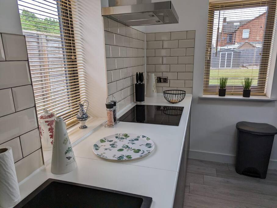 7 Guests - 4 Bedroom - Free Wi-Fi - Kettering Bagian luar foto