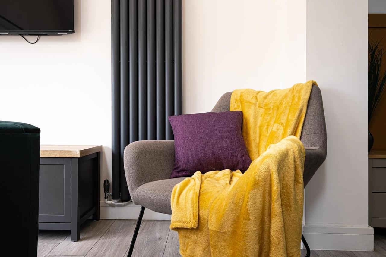 7 Guests - 4 Bedroom - Free Wi-Fi - Kettering Bagian luar foto