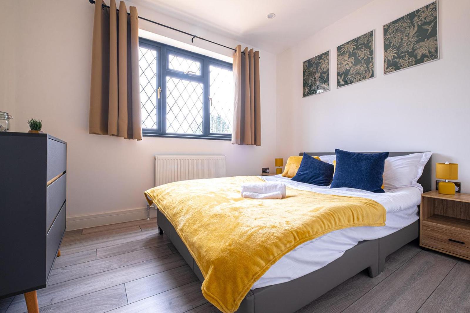 7 Guests - 4 Bedroom - Free Wi-Fi - Kettering Bagian luar foto
